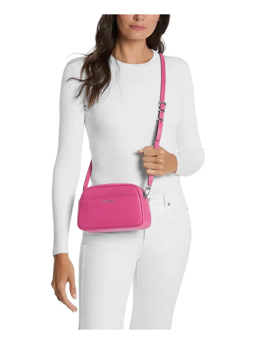 Сумка женская малая кросс-боди Michael Kors Jet Set Camera Crossbody — изображение 2 из 5, малина