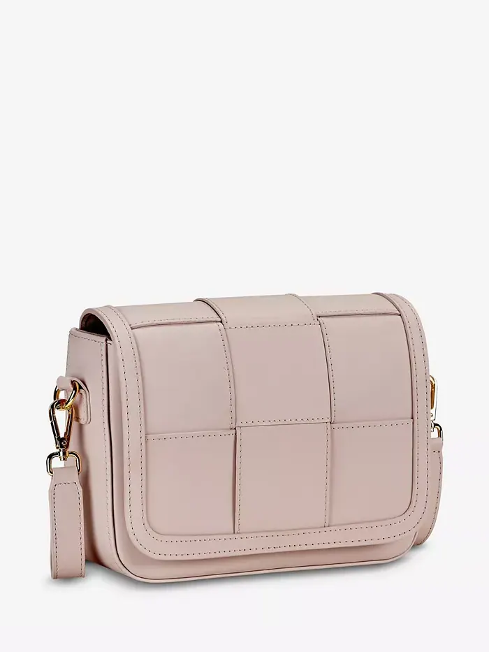 Мини-сумка через плечо Lily из плетеной кожи GiGi New York — изображение 2 из 6, нудовый