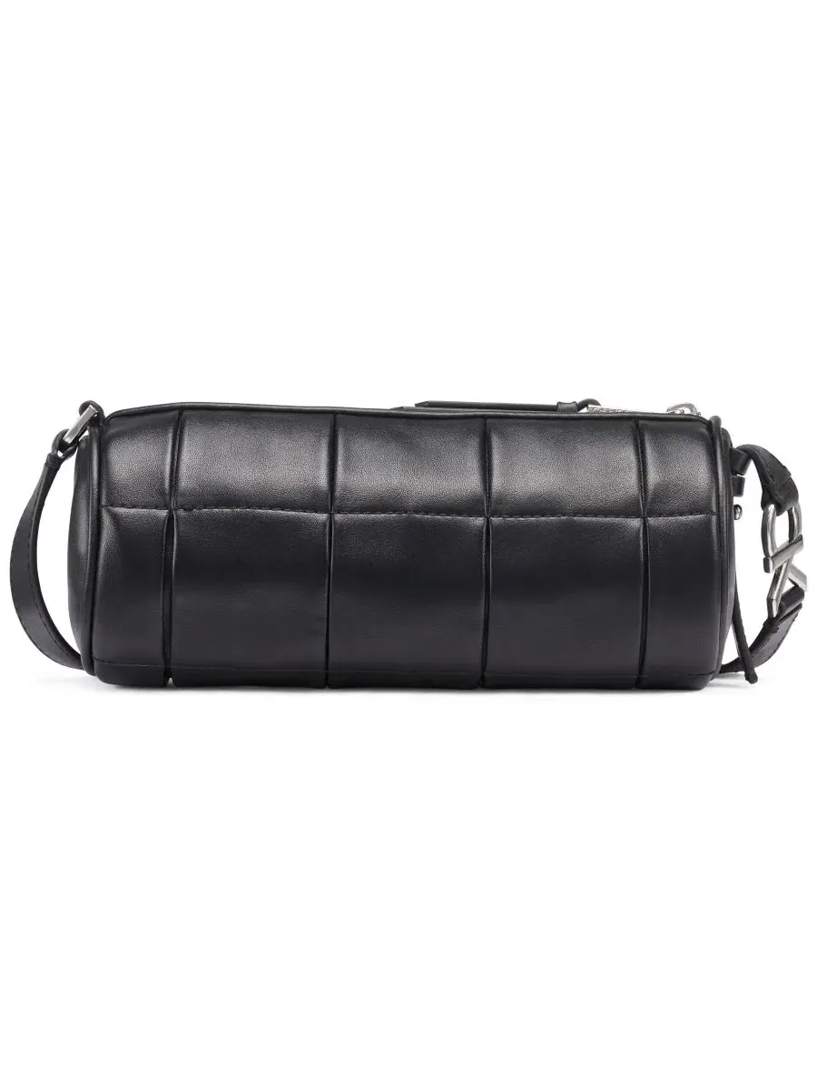 Сумка через плечо с текстурными складками Tina Pleated Small Calvin Klein — изображение 2 из 5, черный/серебристый