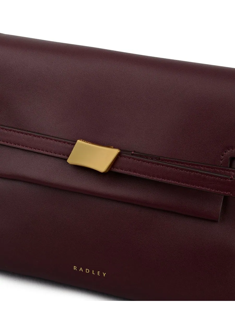 Маленькая сумка через плечо Christina с откидной крышкой Radley London — изображение 5 из 5, вишня