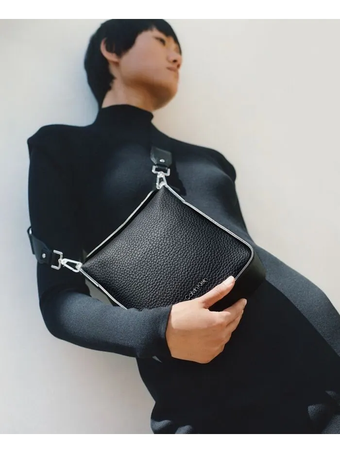 Коричневая сумка через плечо Calvin Klein Fay — изображение 6 из 6, карамель