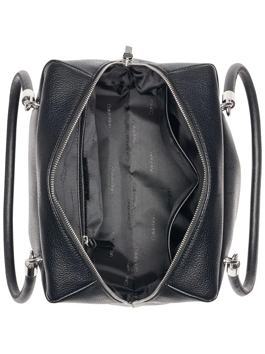 Сумка-кроссбоди Calvin Klein Waverly Zip-Top Extra-Large — изображение 5 из 8, черный/серебристый