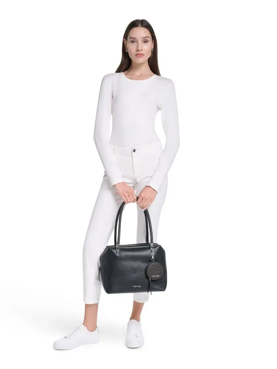 Сумка-кроссбоди Calvin Klein Waverly Zip-Top Extra-Large — изображение 8 из 8, черный/серебристый
