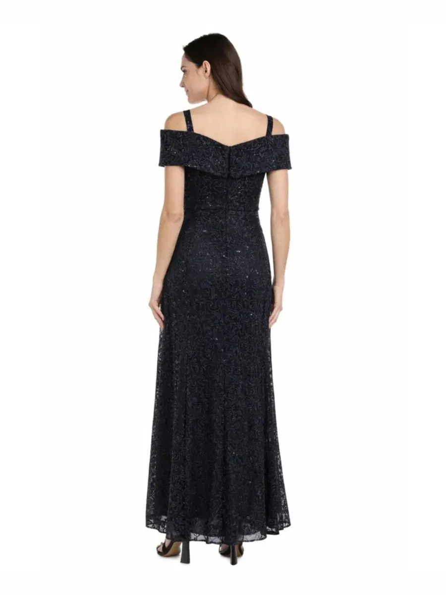 Платье вечернее с кружевом и пайетками, с открытыми плечами, Petite Sequined Lace Gown R & M — изображение 3 из 3