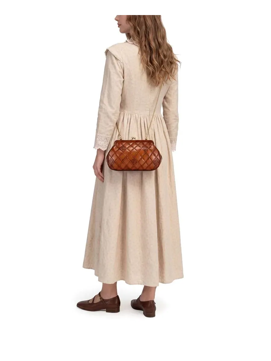 Сумка через плечо из стеганой кожи Petunia Small Quilted Leather Crossbody OLD TREND — изображение 7 из 8