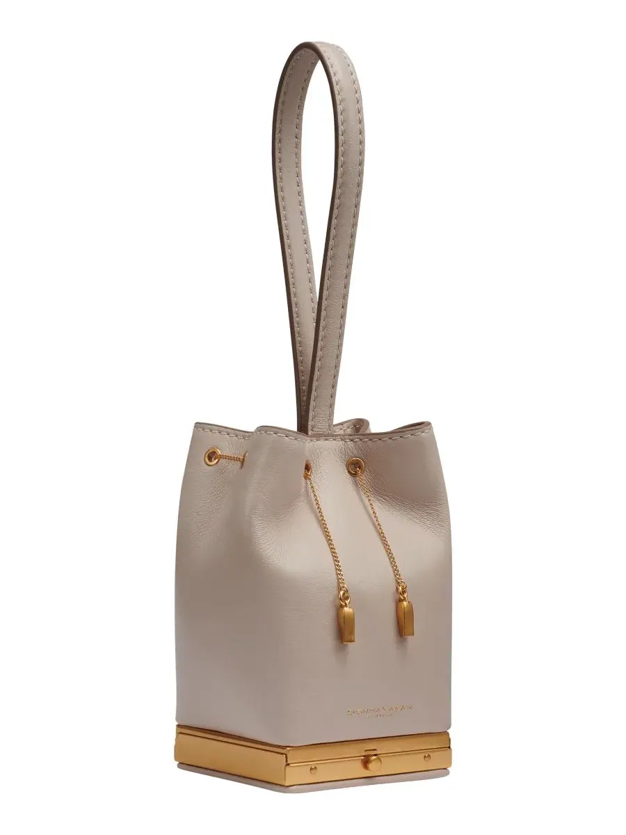 Миниатюрная кожаная сумка-клатч из сизаля Donna Karan New York — изображение 3 из 6, бежевый