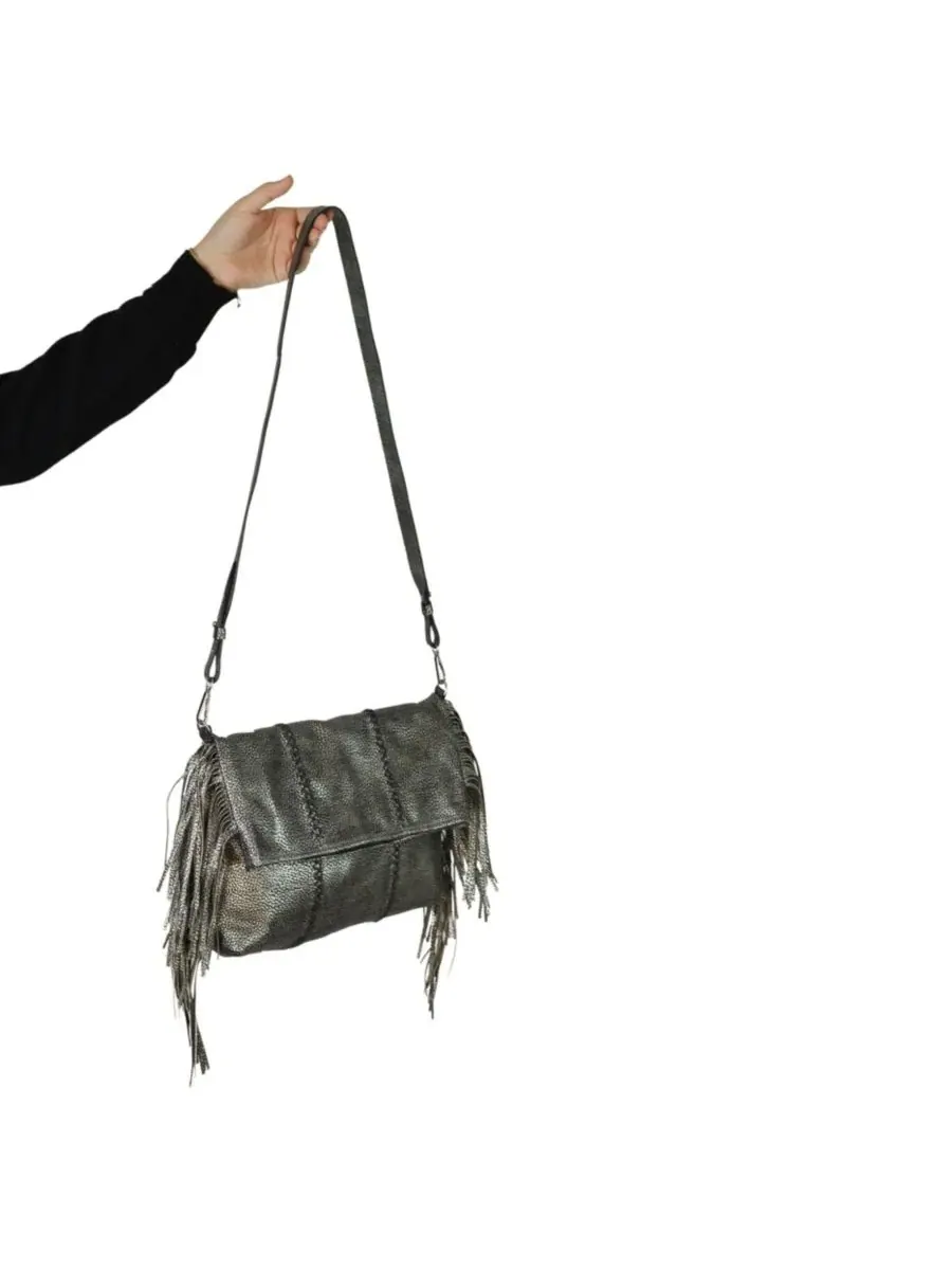 Сумка-мессенджер из кожи с бахромой, Medium Fringe Leather Crossbody Messenger Carlos Falchi, Roman — изображение 3 из 11