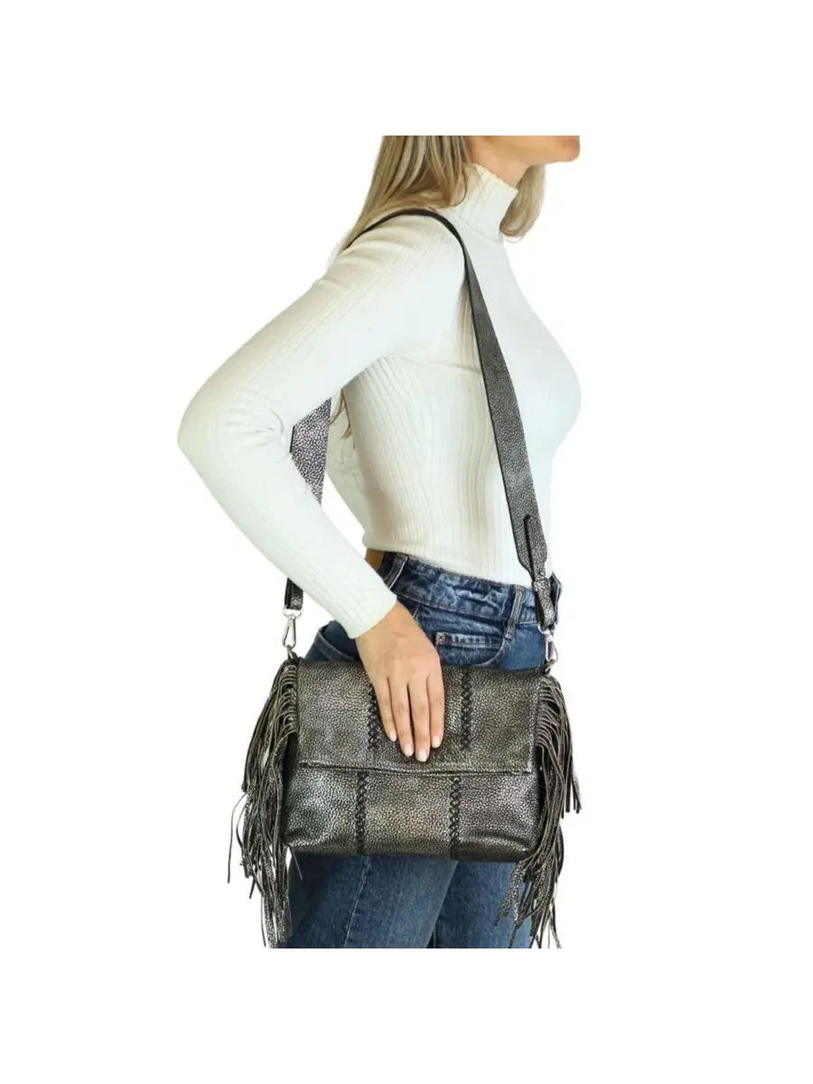Сумка-мессенджер из кожи с бахромой, Medium Fringe Leather Crossbody Messenger Carlos Falchi, Roman — изображение 6 из 11