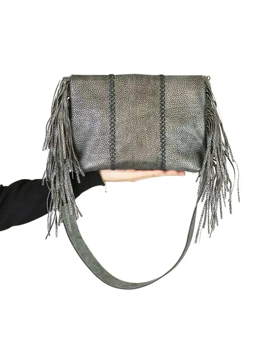 Сумка-мессенджер из кожи с бахромой, Medium Fringe Leather Crossbody Messenger Carlos Falchi, Roman — изображение 8 из 11