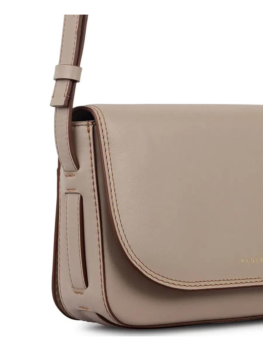 Сумка через плечо Pocket Street Flapover Small Crossbody Bag Radley London — изображение 5 из 8, боровик