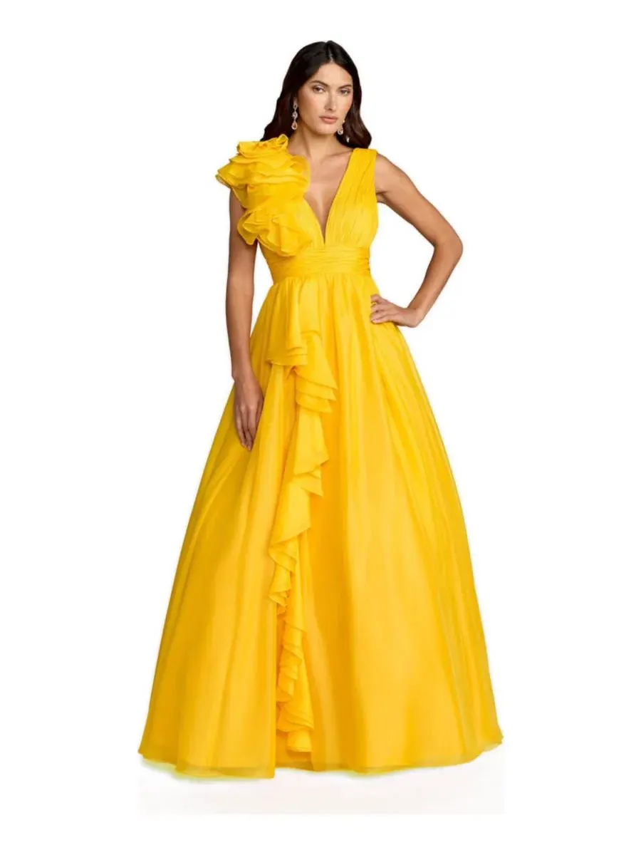 Вечернее платье с рюшем на плече, с V-образным вырезом, модель One-Shoulder Ruffle Ball Gown Mac