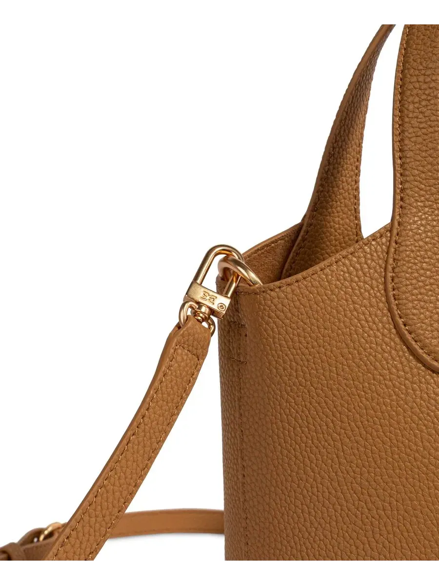 Сумка через плечо Lucy с пряжкой Sam Edelman — изображение 5 из 6, карамель