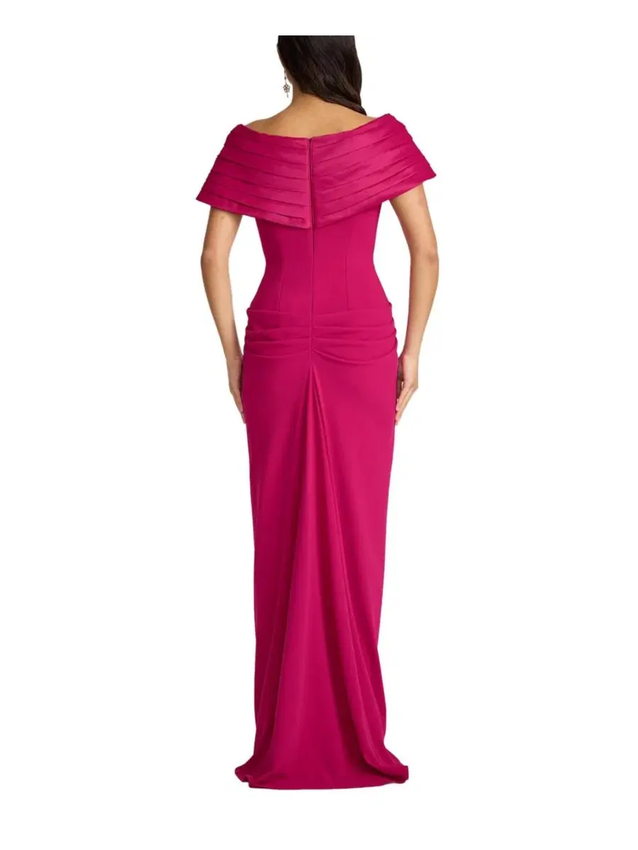 Вечернее платье с плиссированным воротником-портрет Seraphine Pleated Portrait Collar Gown Tadashi — изображение 7 из 10