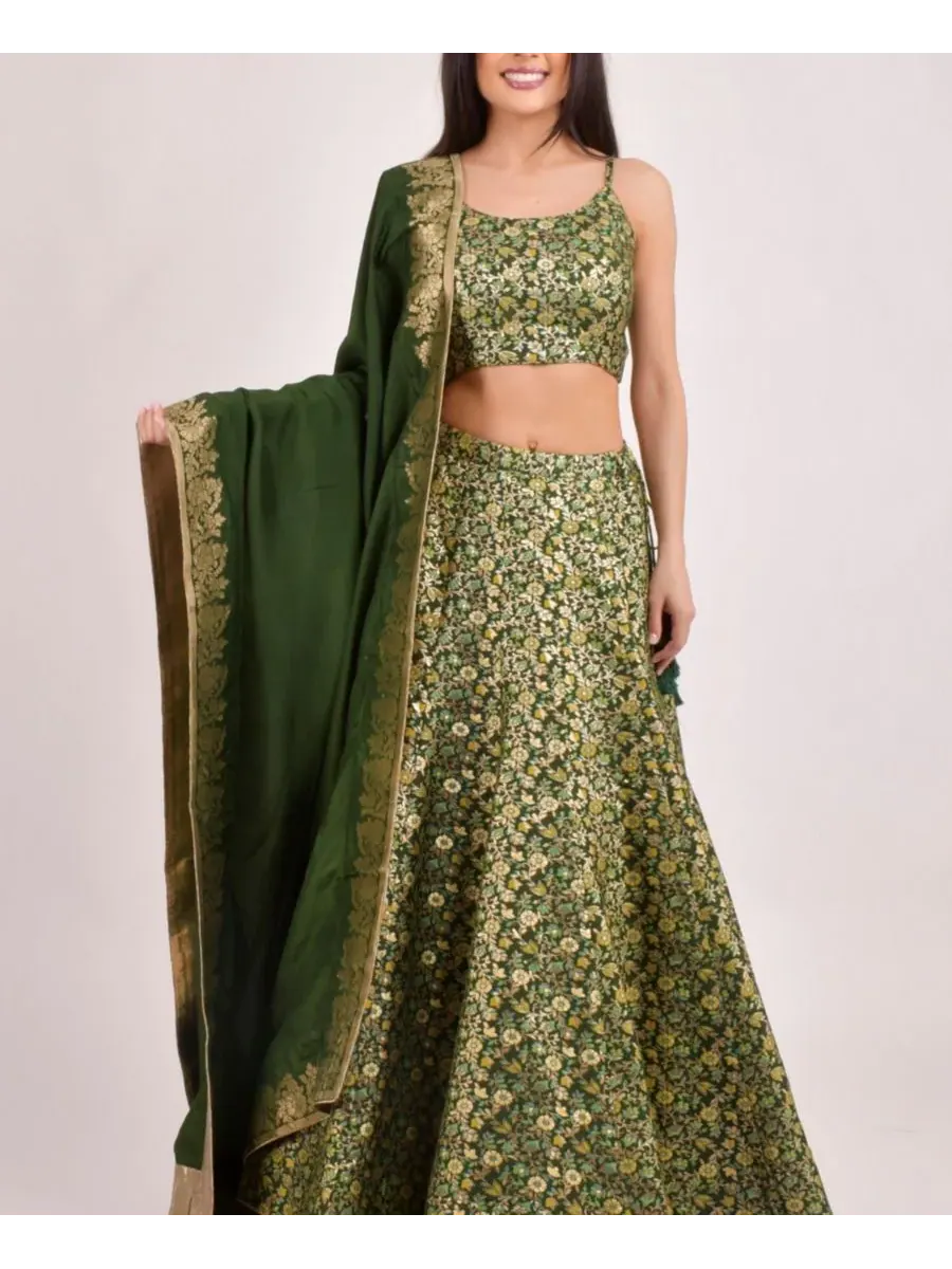 RAAS Женский насыщенный зеленый чоли Banarasi Lehenga — зеленый