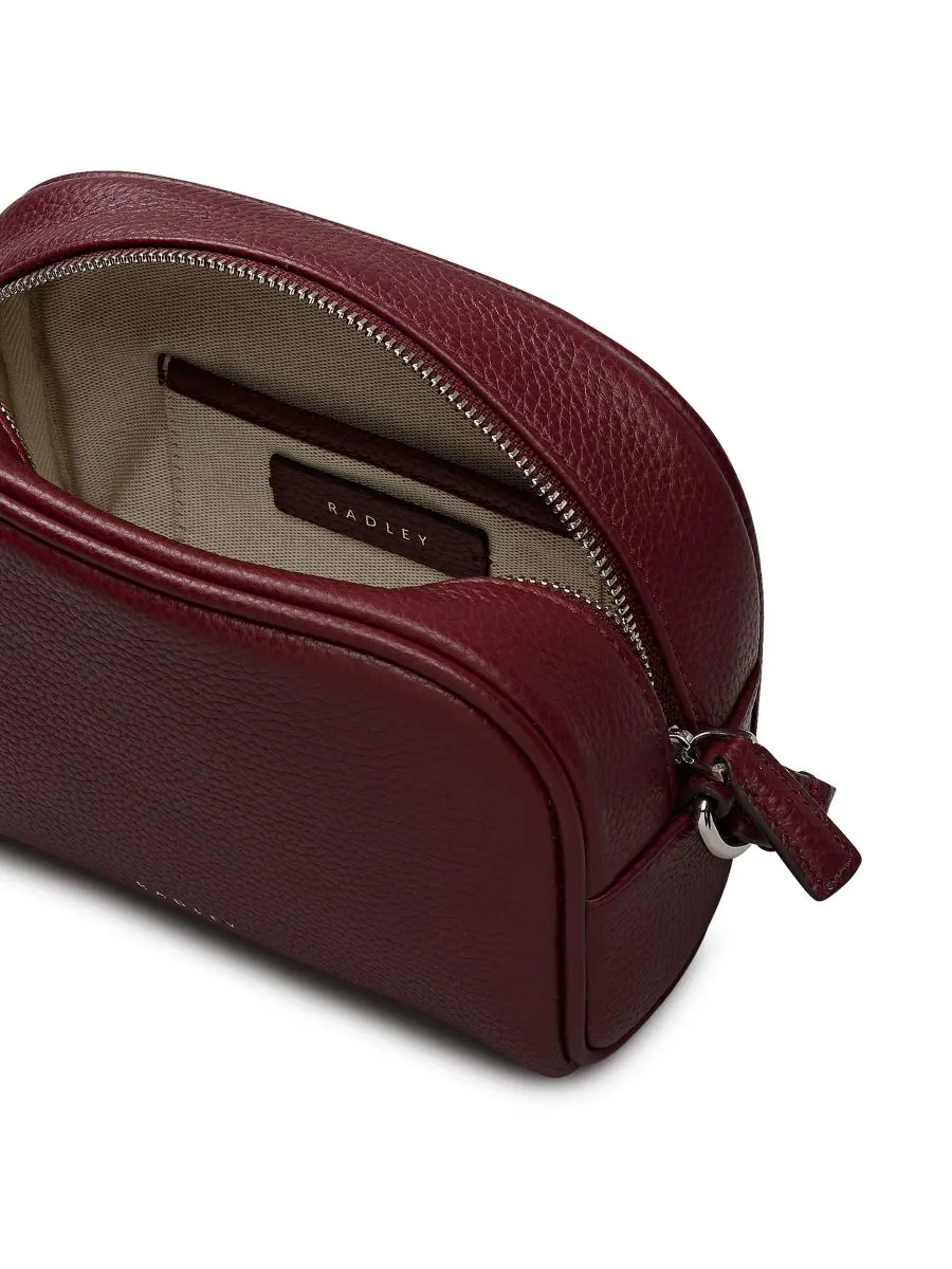 Повседневная маленькая сумка через плечо на молнии Radley London — изображение 3 из 3, вишня