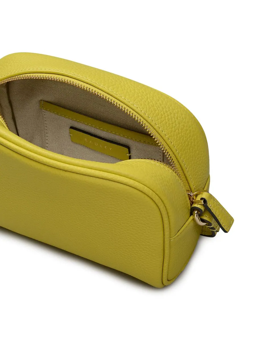Повседневная маленькая сумка через плечо на молнии Radley London — изображение 3 из 3, лимончелло