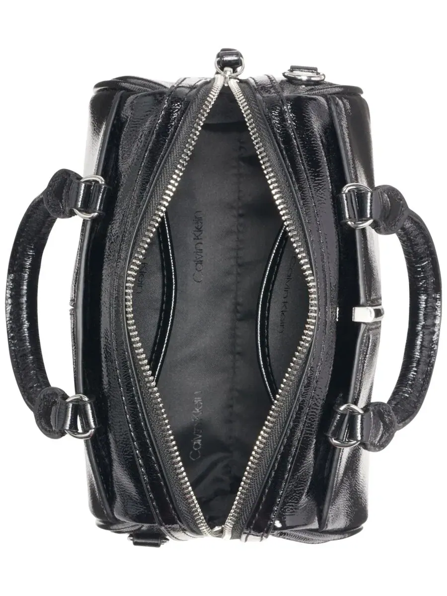Мини-сумка через плечо Genevieve Patent Mini Crossbody Handbag Calvin Klein — изображение 4 из 8, черный/серебристый
