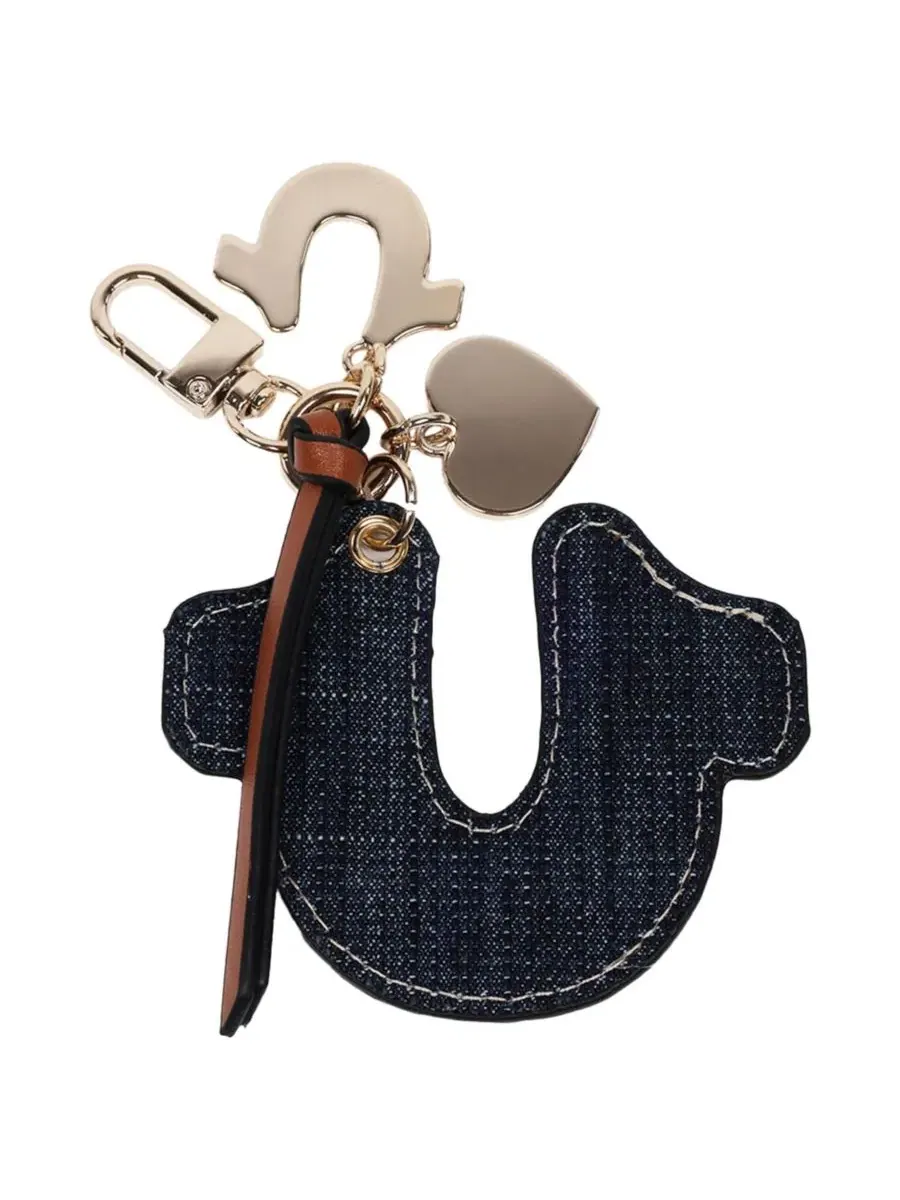 Брелок для сумки в виде подковы из джинсовой ткани True Religion — изображение 2 из 5, темный джинсовый синий