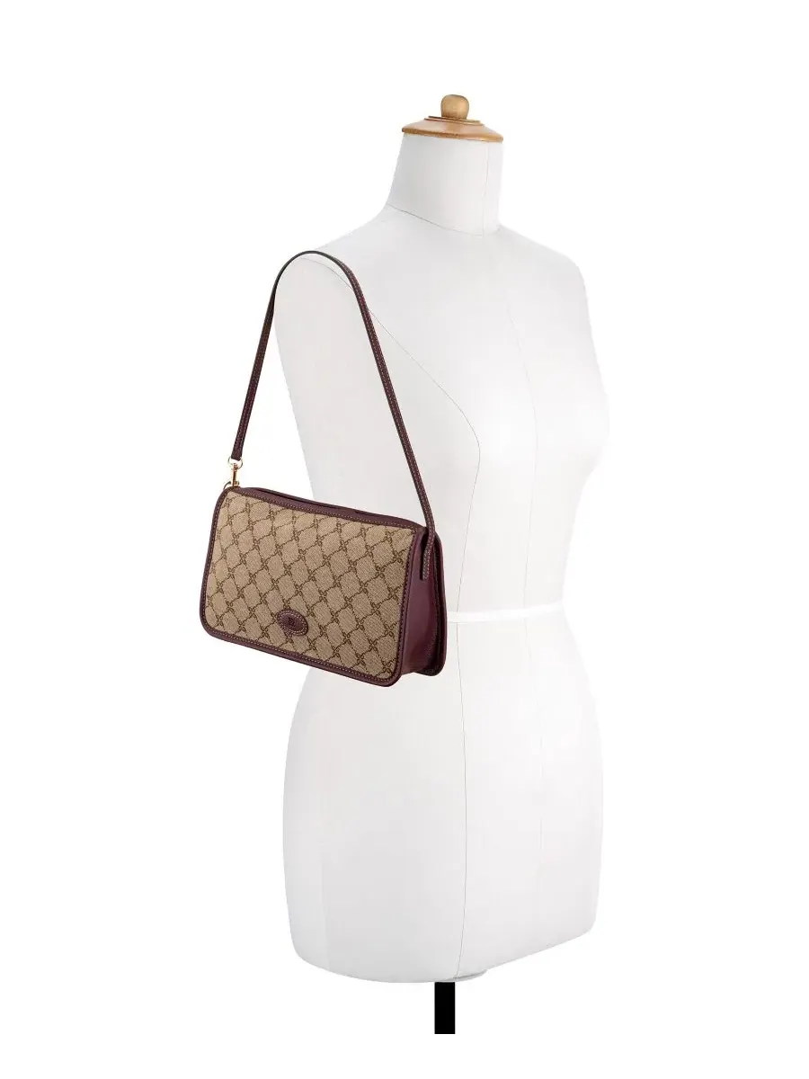 Сумка-шопер Nine West Emerick Removable Shoulder with Large Reversible Tote, Mocha Logo/Boysenberry — изображение 9 из 10