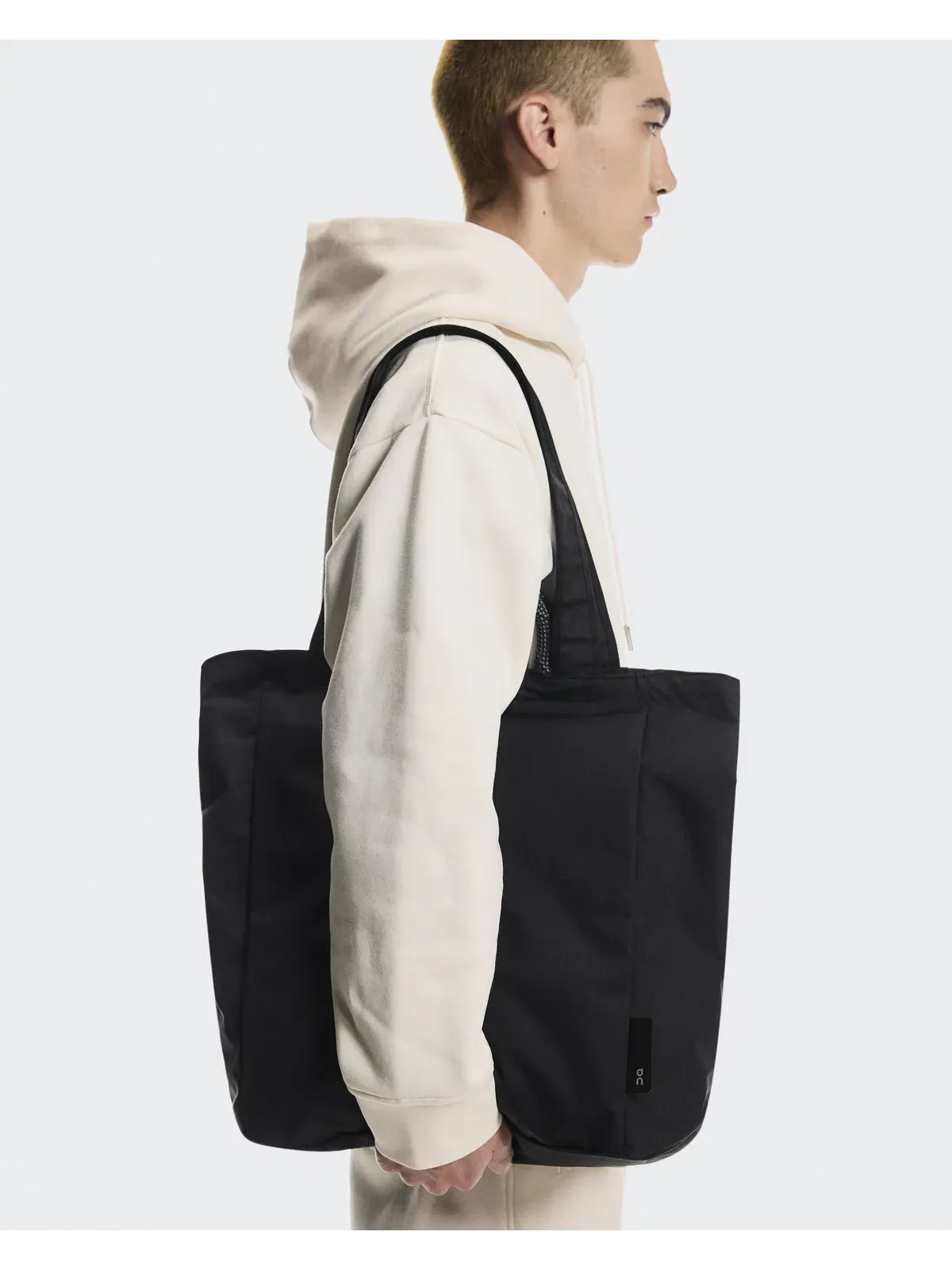 Сумка-шопер 25 л водоотталкивающая с отделением для ноутбука Tote Pack On — изображение 6 из 10, черный