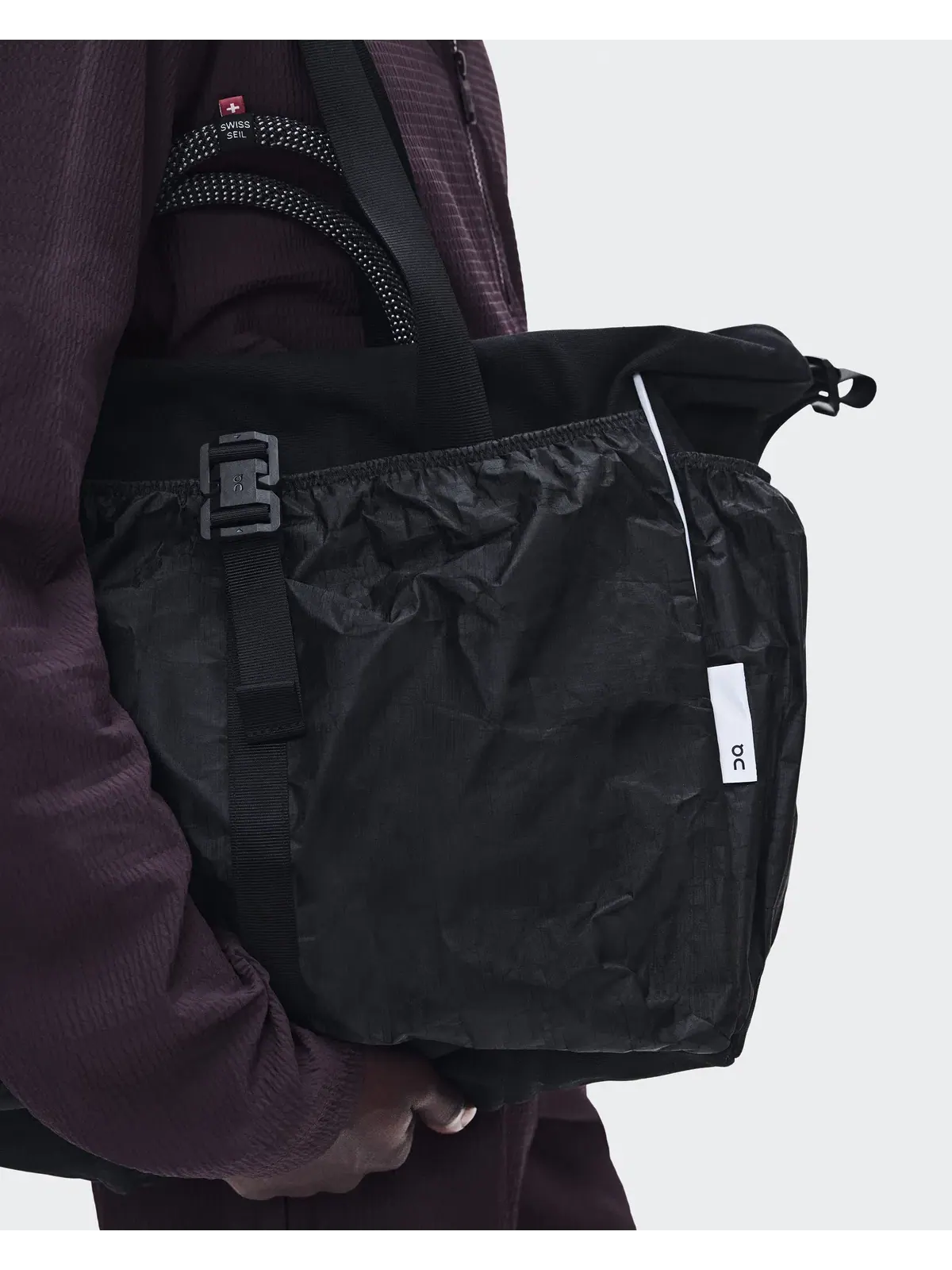 Спортивная сумка 40 л с ремнем через плечо Court Pack 40L On — 9