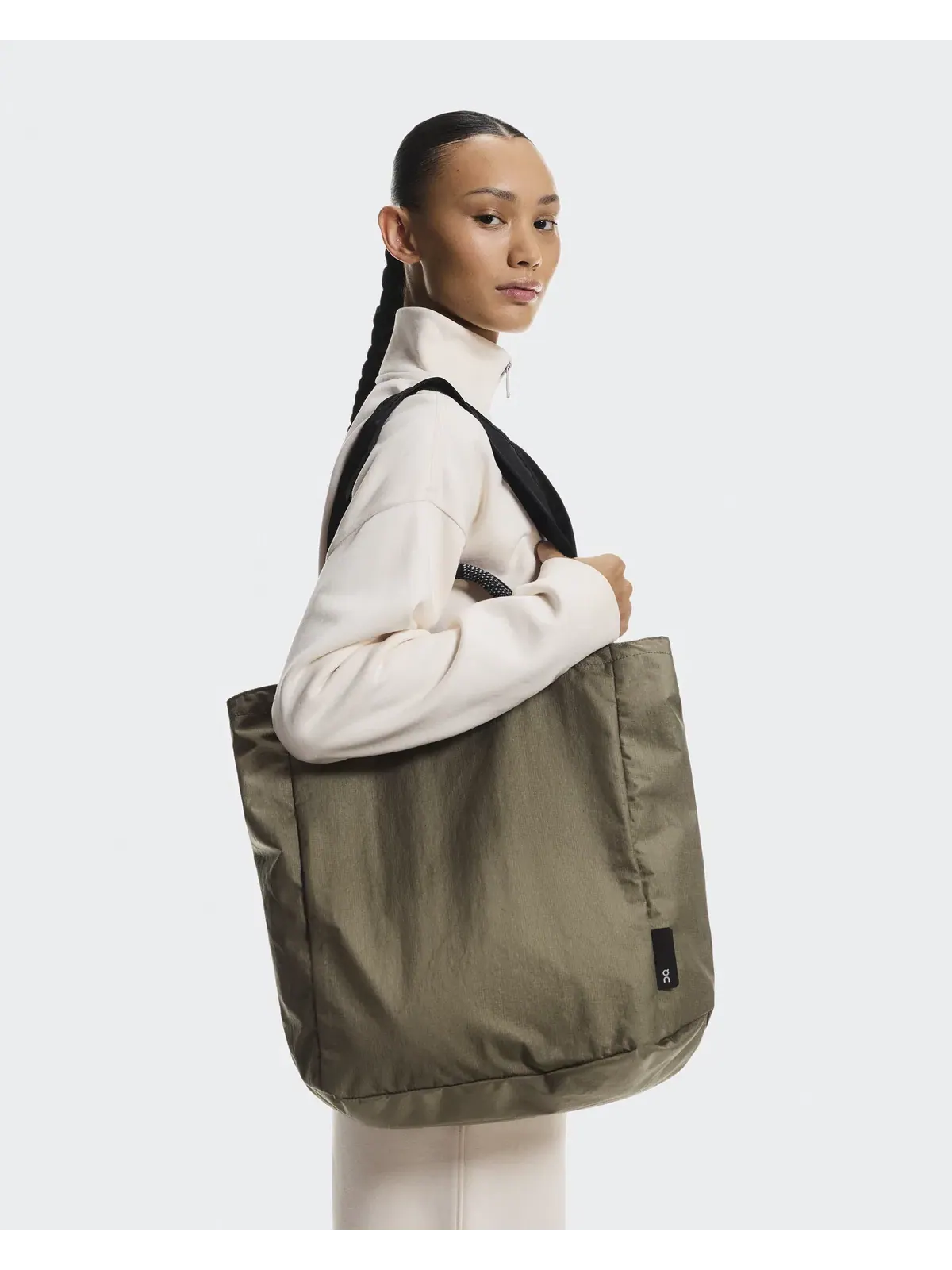 Сумка-шопер 25 л водоотталкивающая Tote Pack On Olive Black — изображение 4 из 9, оливковый/черный