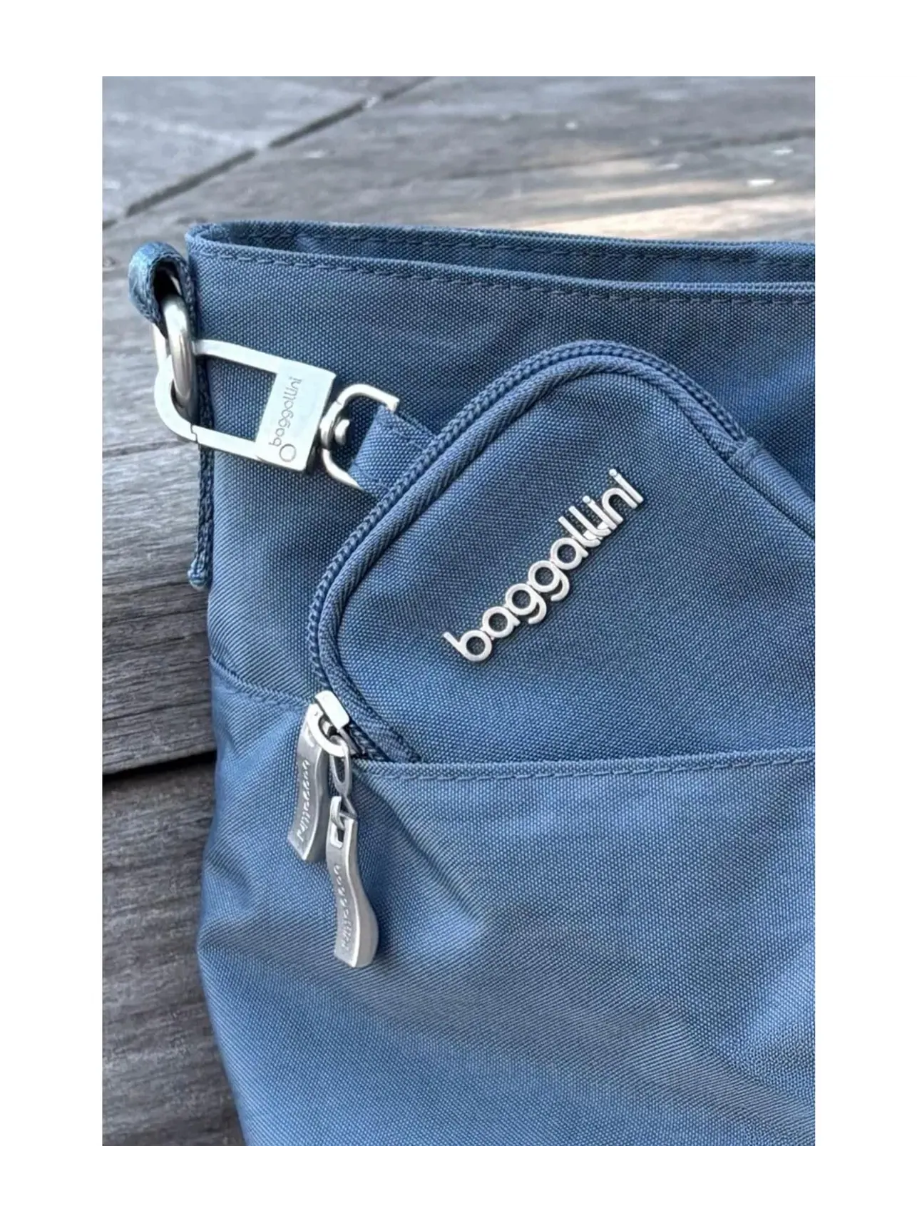 Мини-кошелек On the Go Mini Pouch Baggallini — изображение 4 из 4, черный