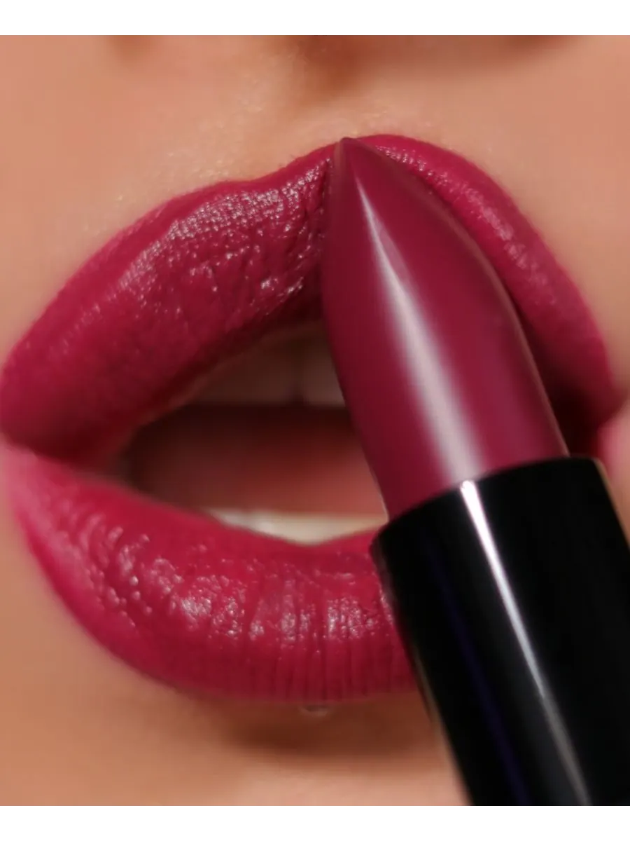 Матовая помада Vogue Lord & Berry, цвет romance - deep rich blackberry — изображение 2 из 4