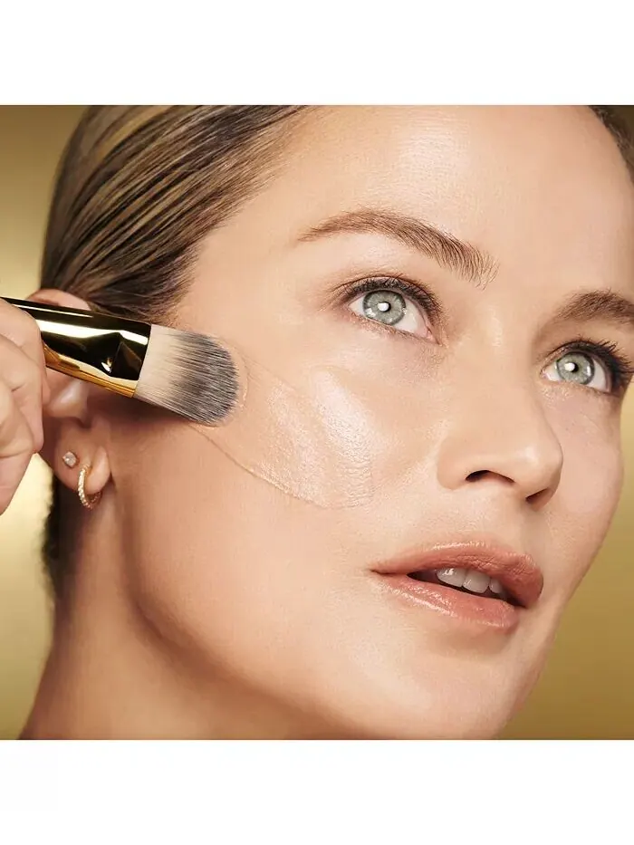 Жидкая тональная основа Estée Lauder Re-Nutriv Ultra Radiance SPF 20, 3C2 Pebble — изображение 4 из 9