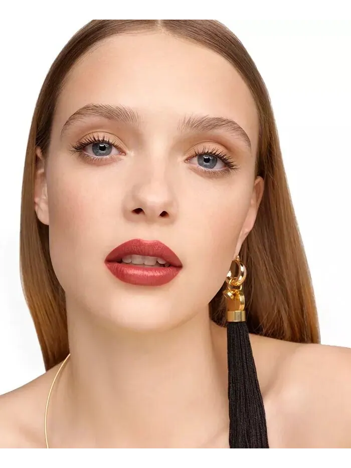 Сменная помада Fabulous Kiss Sheer Lipstick Carolina Herrera, цвет 142 - Nude Touch (Hazelnut Nude) — изображение 6 из 8