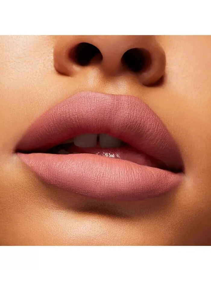 Чернильная губная помада Locked Kiss Mac, цвет Mischief (Pinky Nude) — изображение 5 из 8
