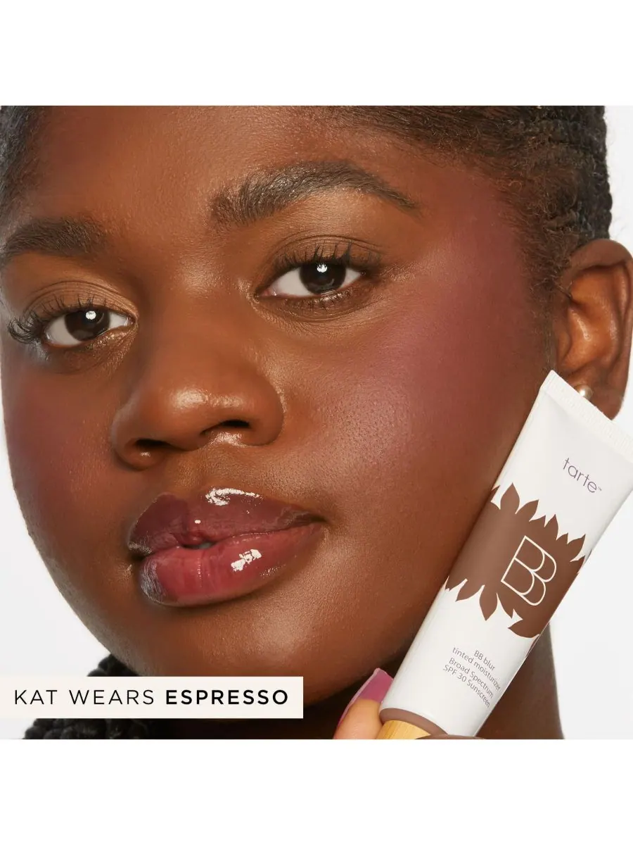 BB Blur Tinted Moisturizer - солнцезащитный крем широкого спектра действия с SPF 30 Tarte — изображение 6 из 9