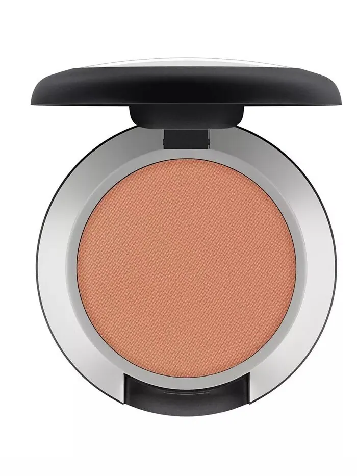 Мягкие матовые тени для век Powder Kiss Mac — изображение 1 из 9