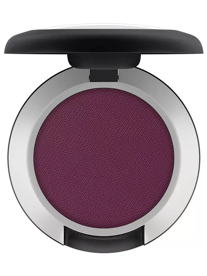 Мягкие матовые тени для век Powder Kiss Mac, цвет P For Potent (deep plum) — изображение 1 из 8