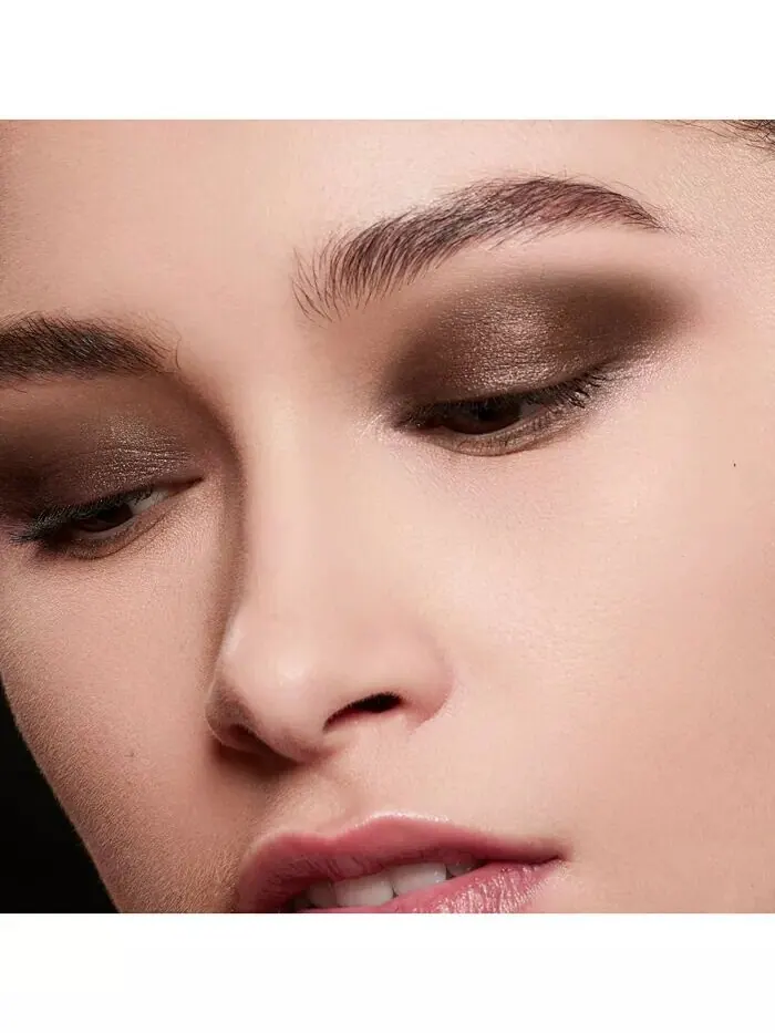 Стойкие жидкие тени для век Eye Tint Giorgio Armani, цвет 10S Chestnut — изображение 4 из 12