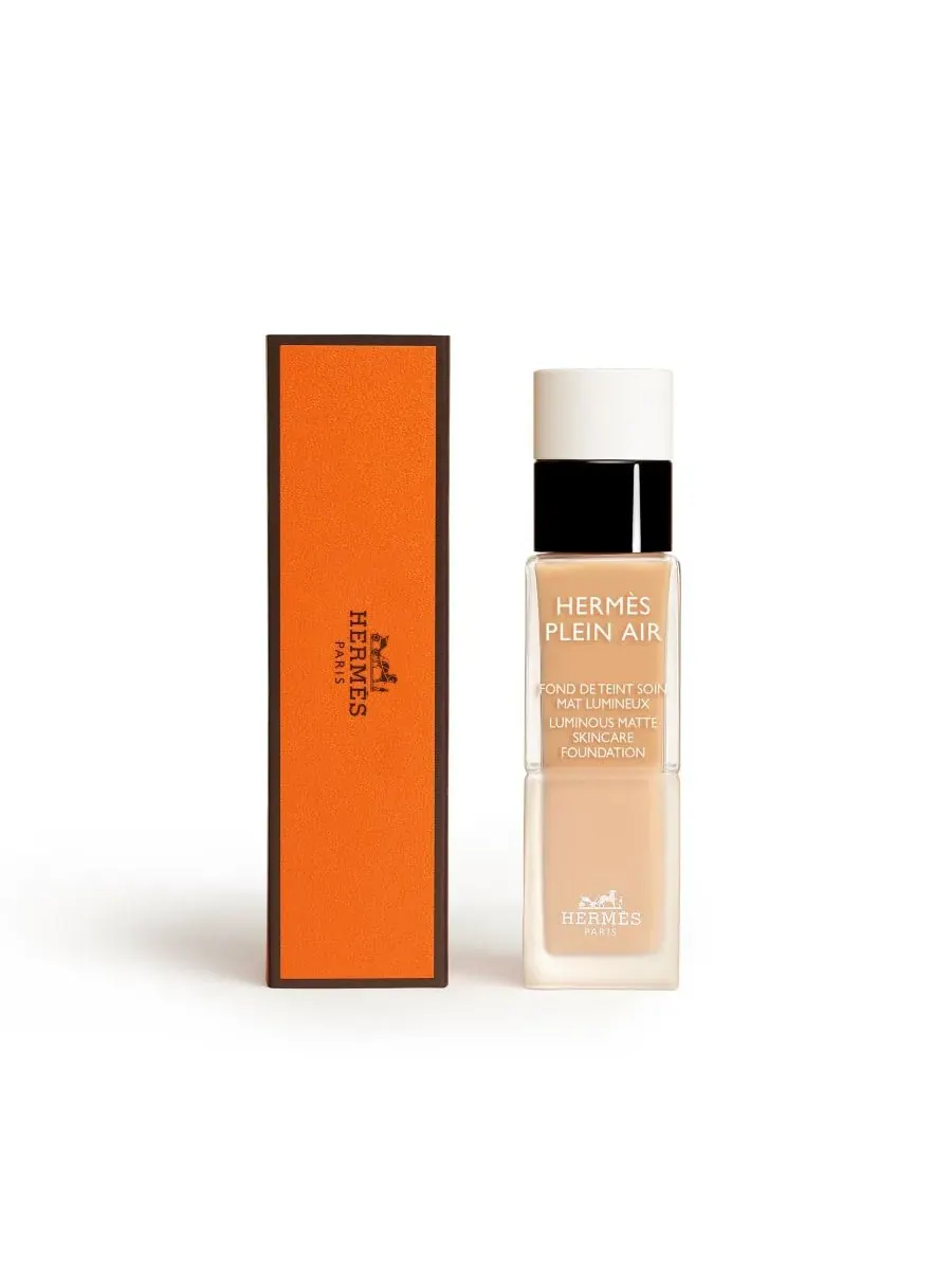 Тональная основа Plein Air, Luminous Matte Skincare Foundation, 1,11 унции HERMÈS — изображение 2 из 10