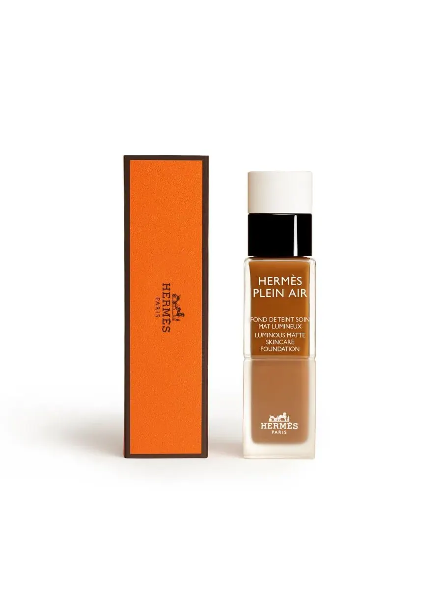 Тональная основа Plein Air, Luminous Matte Skincare Foundation, 1,11 унции HERMÈS — изображение 2 из 10