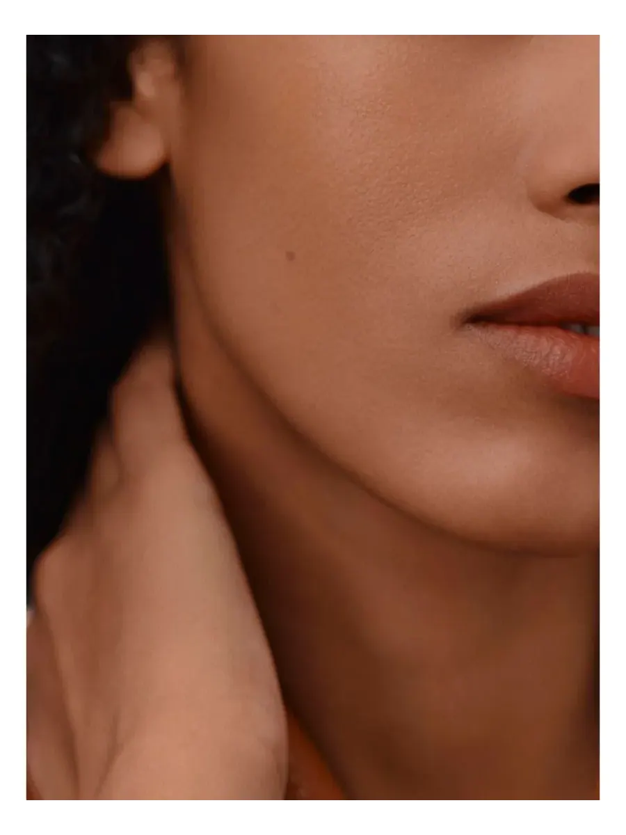 Тональная основа Plein Air, Luminous Matte Skincare Foundation, 1,11 унции HERMÈS — изображение 3 из 10