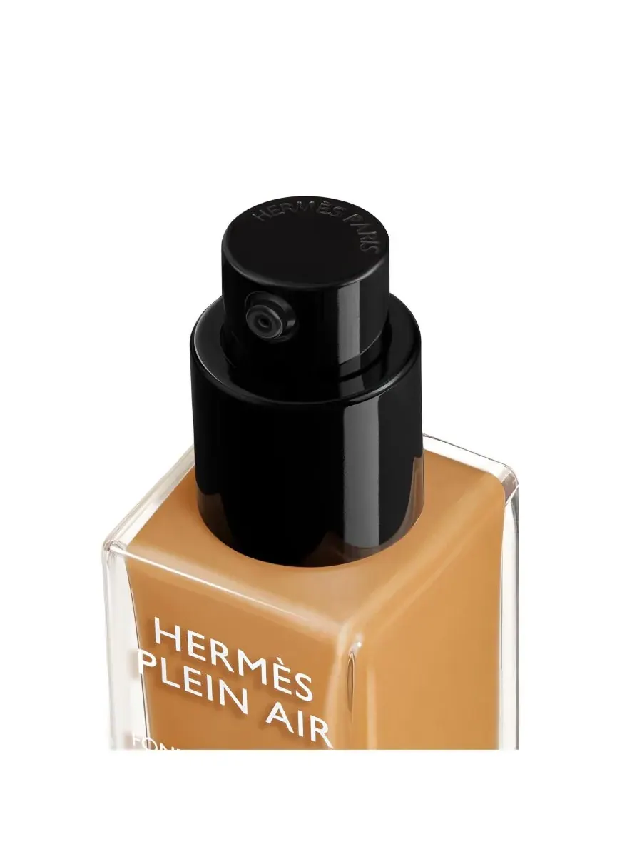 Тональная основа Plein Air, Luminous Matte Skincare Foundation, 1,11 унции HERMÈS — изображение 8 из 10