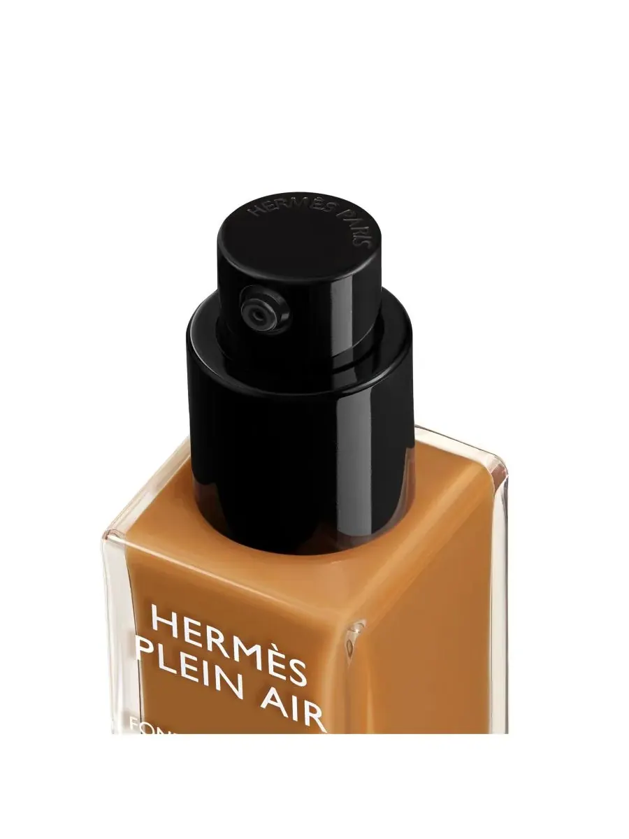 Тональная основа Plein Air, Luminous Matte Skincare Foundation, 1,11 унции HERMÈS, 61c biscuit is a — изображение 8 из 10