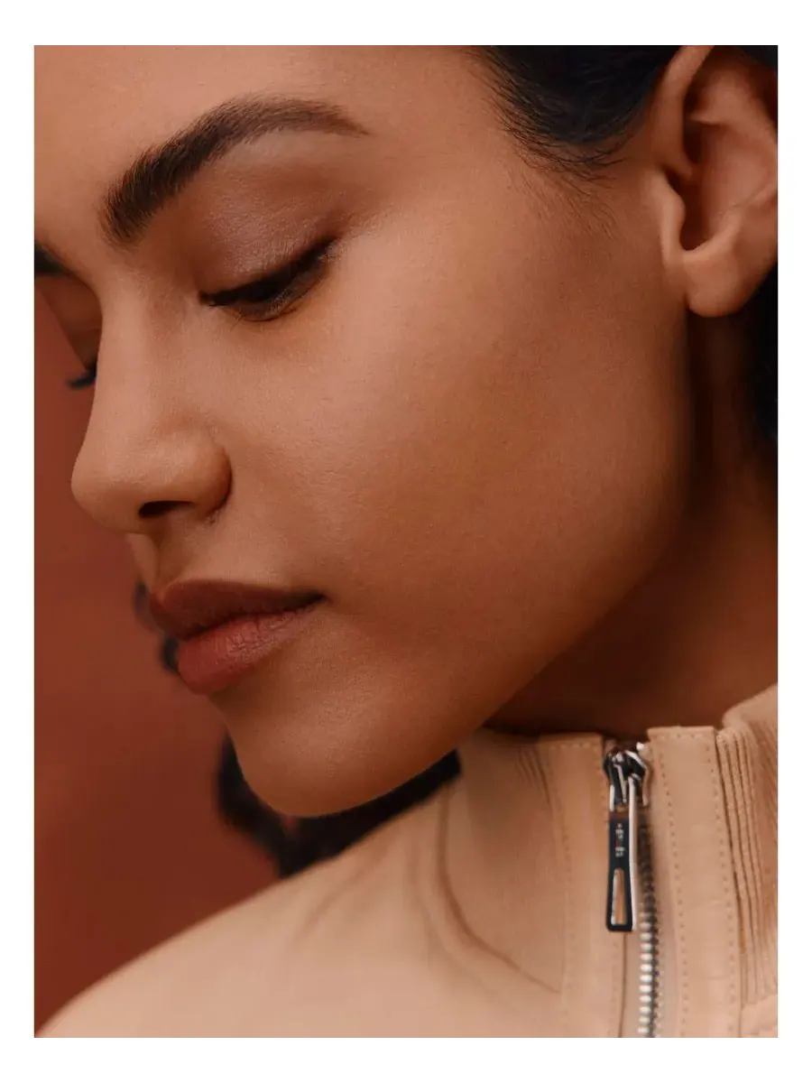 Тональная основа Plein Air, Luminous Matte Skincare Foundation, 1,11 унции HERMÈS, 55w palissandre — изображение 3 из 10