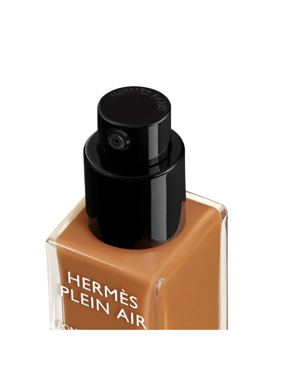 Тональная основа Plein Air, Luminous Matte Skincare Foundation, 1,11 унции HERMÈS — изображение 8 из 10