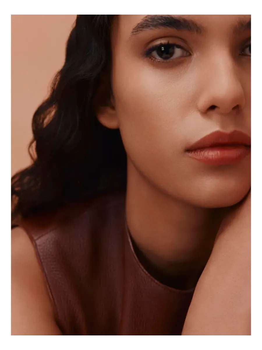 Тональная основа Plein Air, Luminous Matte Skincare Foundation, 1,11 унции HERMÈS — изображение 3 из 10
