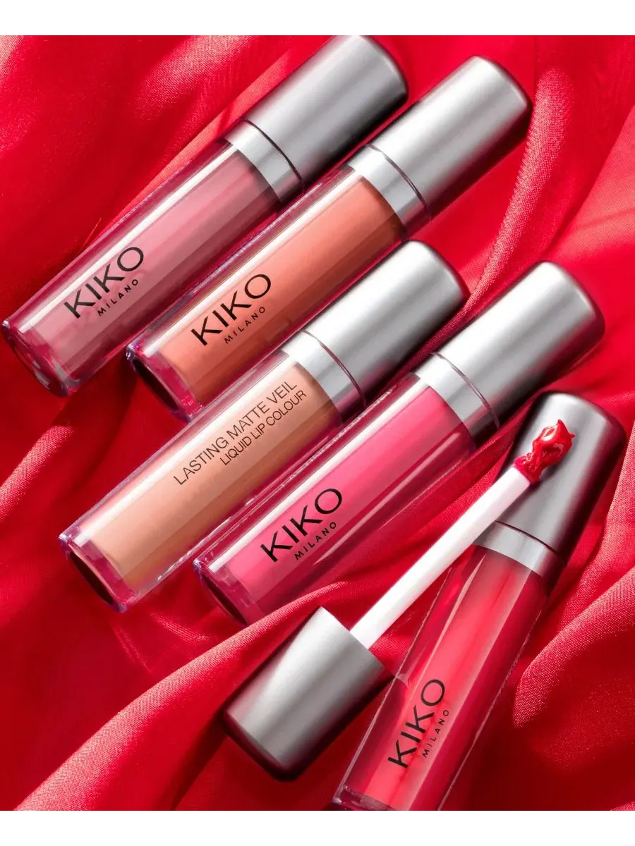 Матовая жидкая помада для губ KIKO Milano Lasting Matte Veil, 4 г, Vivid Plum — изображение 5 из 8