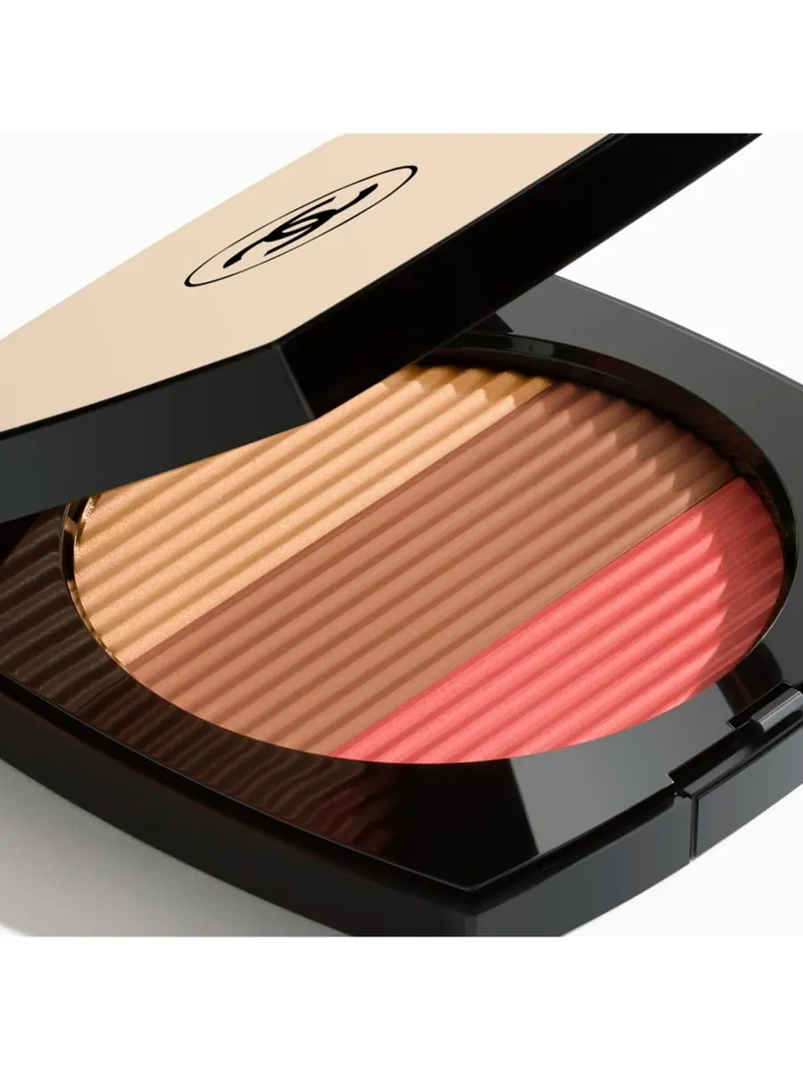 Пудра для сияния и эффекта загара CHANEL LES BEIGES Healthy Glow Sun-Kissed, оттенок Medium Coral — изображение 2 из 3
