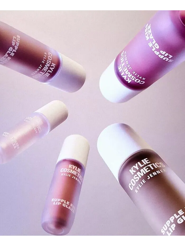 Блеск для губ Supple Kiss Lip Glaze, 0,1 унции Kylie Cosmetics, цвет Lover Girl (sheer berry) — изображение 8 из 9
