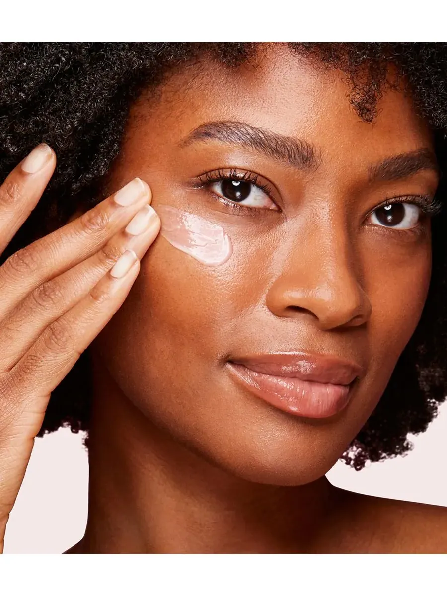 Clarins Крем для глаз Total Eye Revive, разглаживает мелкие морщинки, 0,5 унции — изображение 3 из 6