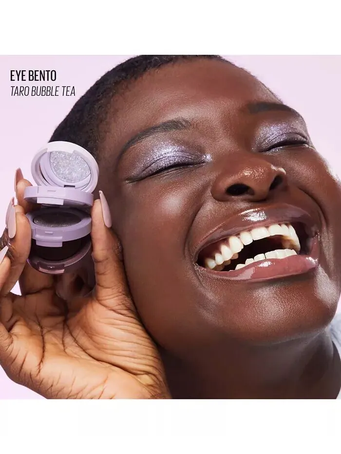 Трио теней для век Bento Bouncy Eyeshadow Kaja, цвет Taro Bubble Tea — изображение 4 из 8