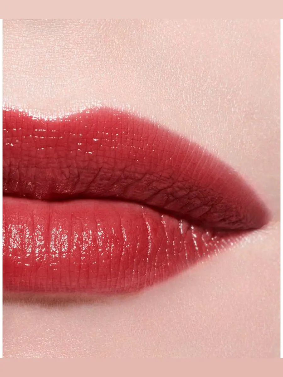Бальзам для губ с оттенком Chanel Rouge Coco Baume Satin, 924 fall for me, 3 г — изображение 5 из 6