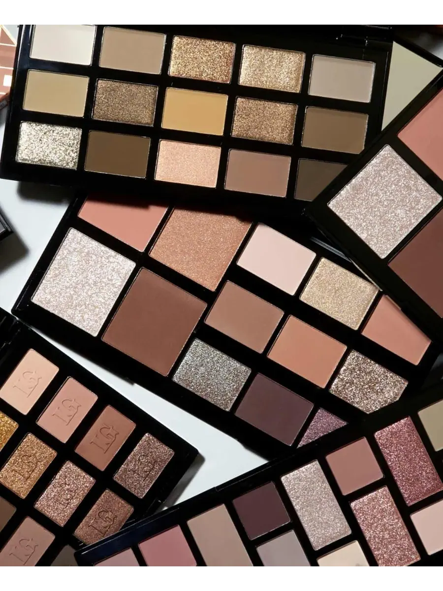 Палетка теней для лица и глаз Passport to Pretty Travel Face + Eye Palette The Wanderlust — изображение 2 из 3